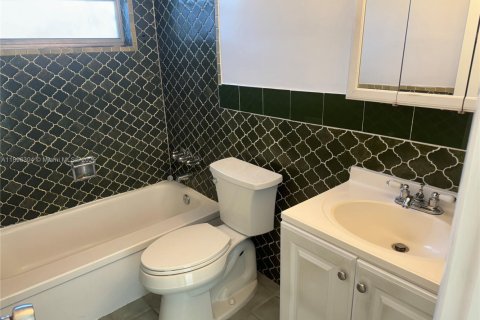 Снять в аренду кондоминиум в Холливуд, Флорида 3 спальни, 102.19м2, № 1950439 - фото 8