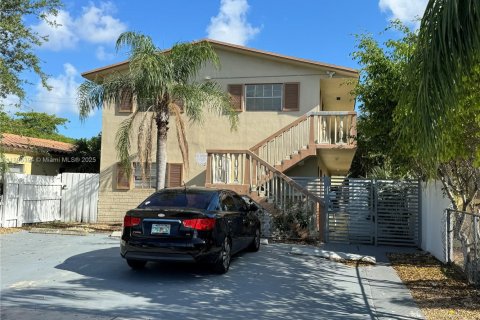 Снять в аренду кондоминиум в Холливуд, Флорида 3 спальни, 102.19м2, № 1950439 - фото 2