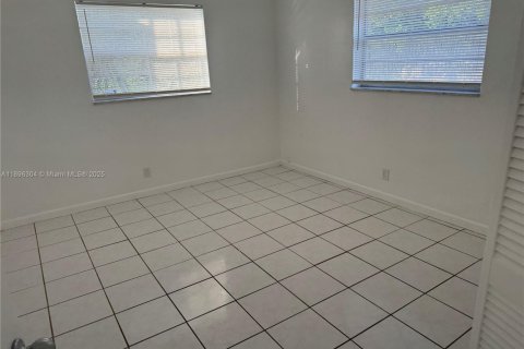 Снять в аренду кондоминиум в Холливуд, Флорида 3 спальни, 102.19м2, № 1950439 - фото 7