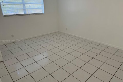 Снять в аренду кондоминиум в Холливуд, Флорида 3 спальни, 102.19м2, № 1950439 - фото 6