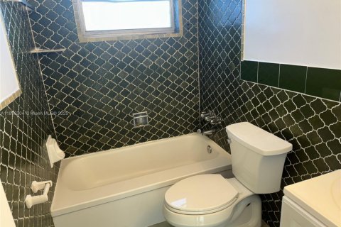 Снять в аренду кондоминиум в Холливуд, Флорида 3 спальни, 102.19м2, № 1950439 - фото 9