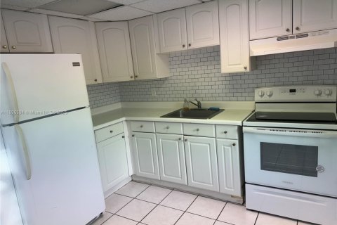 Снять в аренду кондоминиум в Холливуд, Флорида 3 спальни, 102.19м2, № 1950439 - фото 4