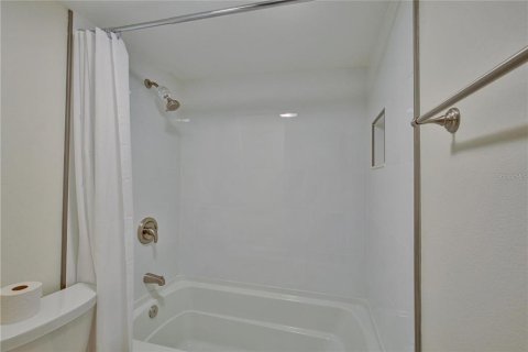 Townhouse in Palm Harbor, Florida 2 bedrooms, 124.86 sq.m. № 2277046 - photo 13