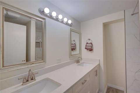 Townhouse in Palm Harbor, Florida 2 bedrooms, 124.86 sq.m. № 2277046 - photo 17