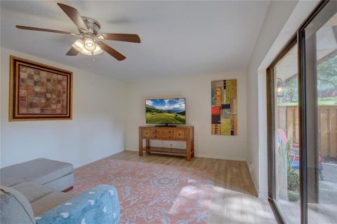 Townhouse in Palm Harbor, Florida 2 bedrooms, 124.86 sq.m. № 2277046 - photo 9