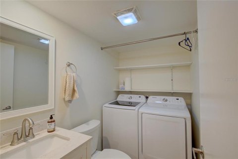 Townhouse in Palm Harbor, Florida 2 bedrooms, 124.86 sq.m. № 2277046 - photo 23