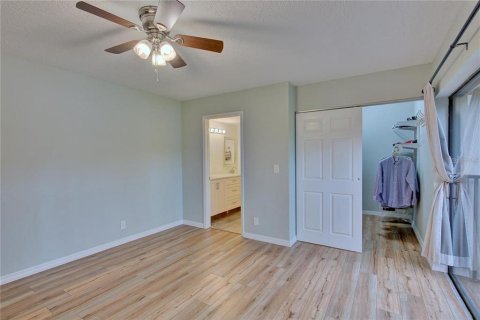 Townhouse in Palm Harbor, Florida 2 bedrooms, 124.86 sq.m. № 2277046 - photo 14