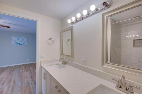 Townhouse in Palm Harbor, Florida 2 bedrooms, 124.86 sq.m. № 2277046 - photo 18