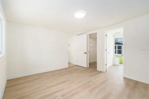 House in Tampa, Florida 4 bedrooms, 115.94 sq.m. № 1882778 - photo 20