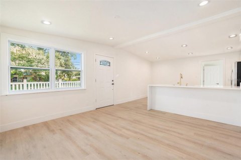 House in Tampa, Florida 4 bedrooms, 115.94 sq.m. № 1882778 - photo 16