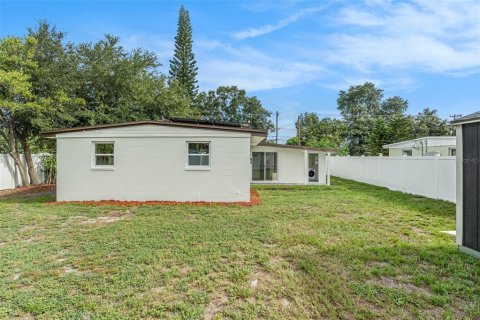 House in Tampa, Florida 4 bedrooms, 115.94 sq.m. № 1882778 - photo 30