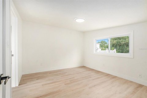 House in Tampa, Florida 4 bedrooms, 115.94 sq.m. № 1882778 - photo 19
