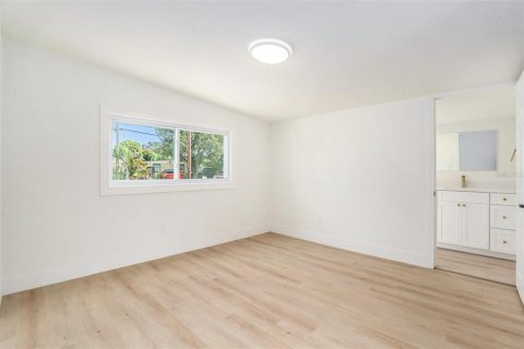 House in Tampa, Florida 4 bedrooms, 115.94 sq.m. № 1882778 - photo 18
