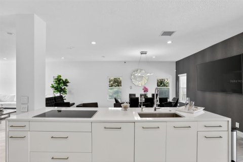 Villa ou maison à louer à Orlando, Floride: 5 chambres, 260.03 m2 № 2148107 - photo 6