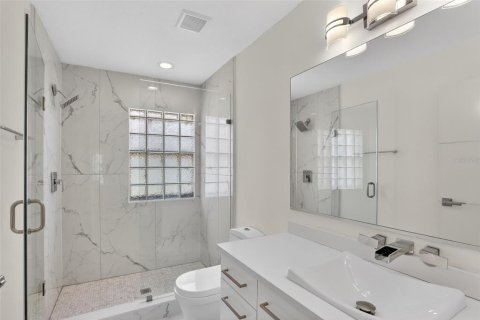 Villa ou maison à louer à Orlando, Floride: 5 chambres, 260.03 m2 № 2148107 - photo 14