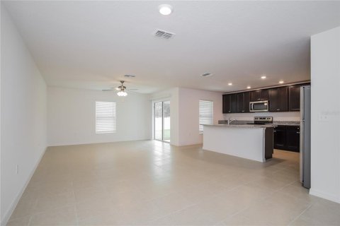 Casa en alquiler en Mascotte, Florida, 5 dormitorios, 180.6 m2 № 1829490 - foto 3