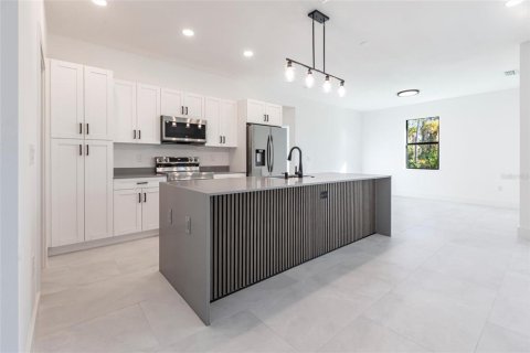 Casa en venta en North Port, Florida, 3 dormitorios, 155.8 m2 № 1869160 - foto 4