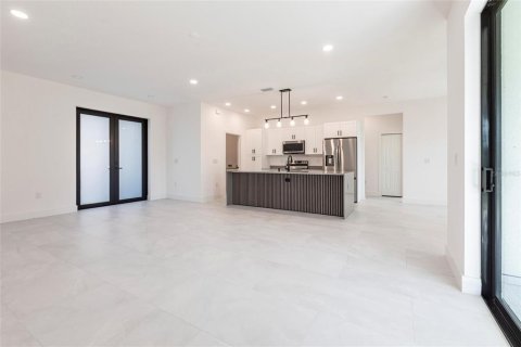 Casa en venta en North Port, Florida, 3 dormitorios, 155.8 m2 № 1869160 - foto 9