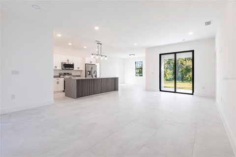 Casa en venta en North Port, Florida, 3 dormitorios, 155.8 m2 № 1869160 - foto 10