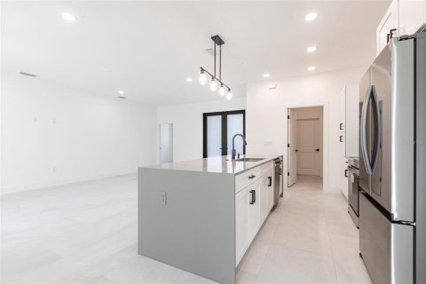 Casa en venta en North Port, Florida, 3 dormitorios, 155.8 m2 № 1869160 - foto 8