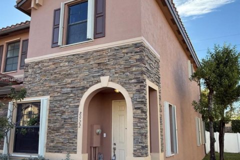 Townhouse in Hialeah, Florida 3 bedrooms, 143.53 sq.m. № 2002253