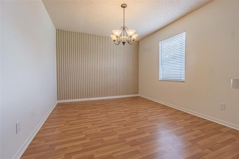 Townhouse in Tampa, Florida 2 bedrooms, 130.81 sq.m. № 1888565 - photo 5