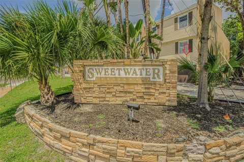 Townhouse in Tampa, Florida 2 bedrooms, 130.81 sq.m. № 1888565 - photo 3