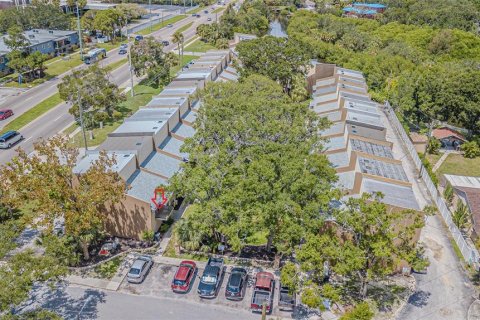 Townhouse in Tampa, Florida 2 bedrooms, 130.81 sq.m. № 1888565 - photo 1
