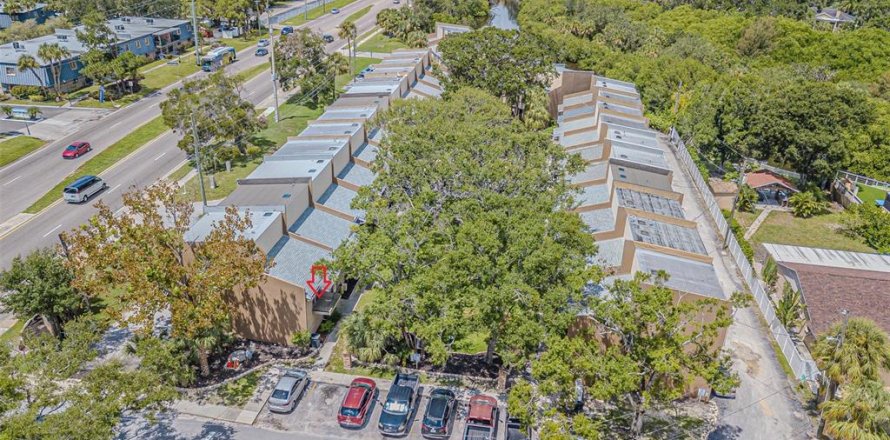 Townhouse in Tampa, Florida 2 bedrooms, 130.81 sq.m. № 1888565