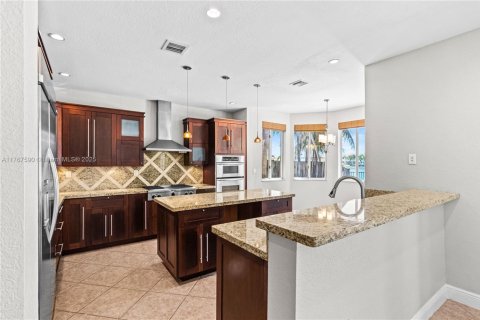 Casa en venta en Miami, Florida, 5 dormitorios, 291.43 m2 № 1987278 - foto 5