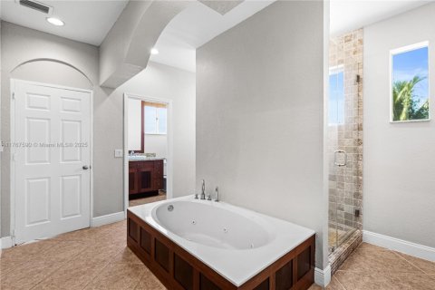 Casa en venta en Miami, Florida, 5 dormitorios, 291.43 m2 № 1987278 - foto 16