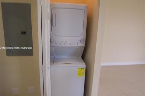 Townhouse in Cutler Bay, Florida 3 bedrooms, 141.49 sq.m. № 1973898 - photo 11