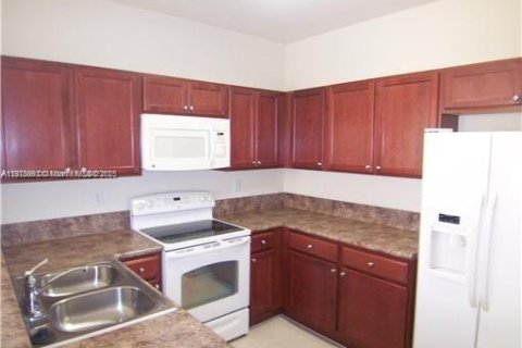 Townhouse in Cutler Bay, Florida 3 bedrooms, 141.49 sq.m. № 1973898 - photo 10