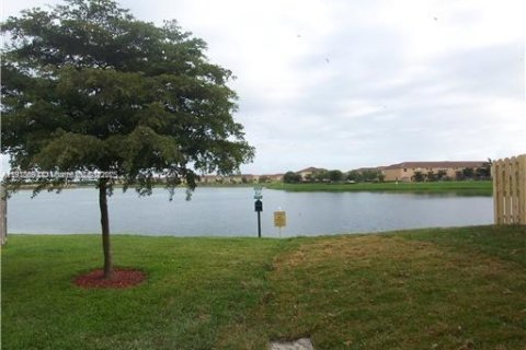 Townhouse in Cutler Bay, Florida 3 bedrooms, 141.49 sq.m. № 1973898 - photo 9