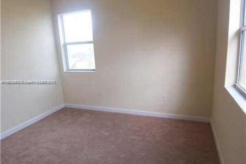 Townhouse in Cutler Bay, Florida 3 bedrooms, 141.49 sq.m. № 1973898 - photo 12