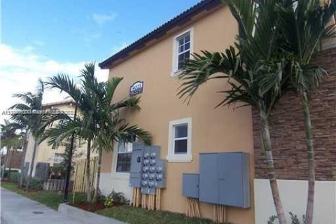 Townhouse in Cutler Bay, Florida 3 bedrooms, 141.49 sq.m. № 1973898