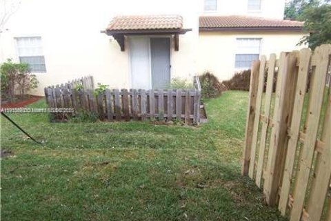 Townhouse in Cutler Bay, Florida 3 bedrooms, 141.49 sq.m. № 1973898 - photo 8