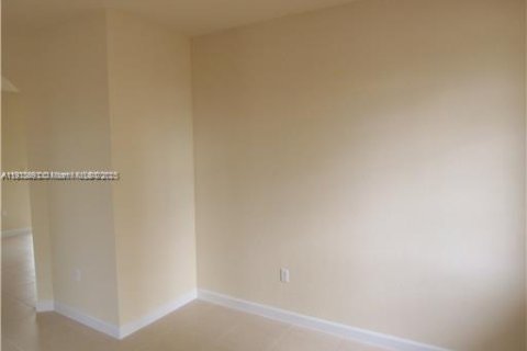 Townhouse in Cutler Bay, Florida 3 bedrooms, 141.49 sq.m. № 1973898 - photo 5