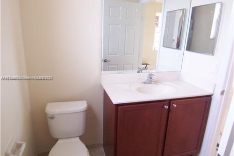 Townhouse in Cutler Bay, Florida 3 bedrooms, 141.49 sq.m. № 1973898 - photo 6