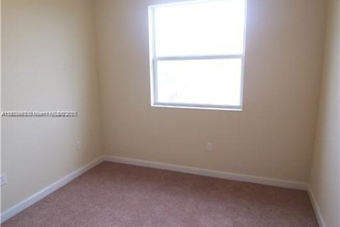 Townhouse in Cutler Bay, Florida 3 bedrooms, 141.49 sq.m. № 1973898 - photo 13