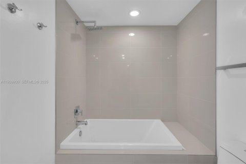 Condominio en alquiler en Miami, Florida, 1 dormitorio, 63.55 m2 № 1997288 - foto 11