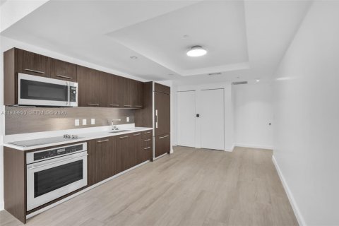 Condominio en Miami, Florida, 1 dormitorio  № 1997288