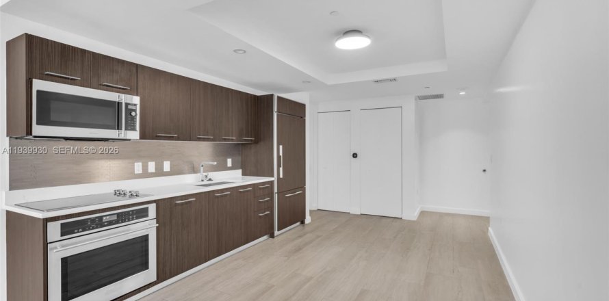 Condominio en Miami, Florida, 1 dormitorio  № 1997288