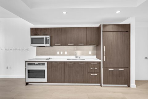 Condominio en alquiler en Miami, Florida, 1 dormitorio, 63.55 m2 № 1997288 - foto 2