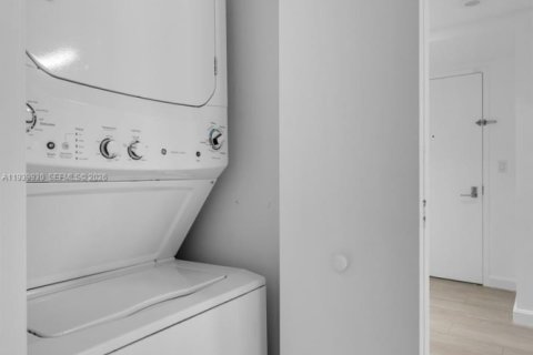 Condominio en alquiler en Miami, Florida, 1 dormitorio, 63.55 m2 № 1997288 - foto 7