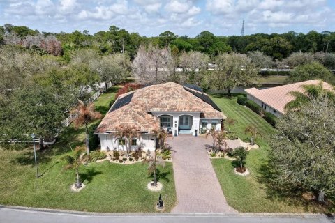 House in Vero Beach, Florida 3 bedrooms, 235.79 sq.m. № 2142078