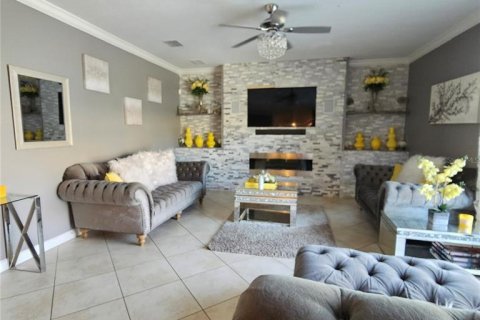 House in Davenport, Florida 5 bedrooms, 336.58 sq.m. № 1850045 - photo 12