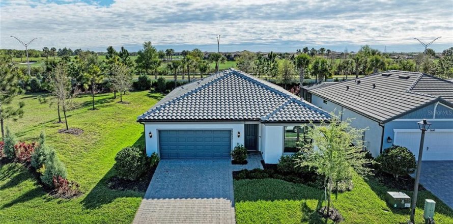 House in Bradenton, Florida 3 bedrooms, 154.5 sq.m. № 2215825