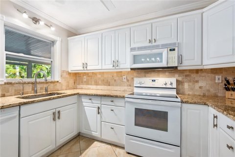 House in Sarasota, Florida 2 bedrooms, 115.85 sq.m. № 1918368 - photo 11