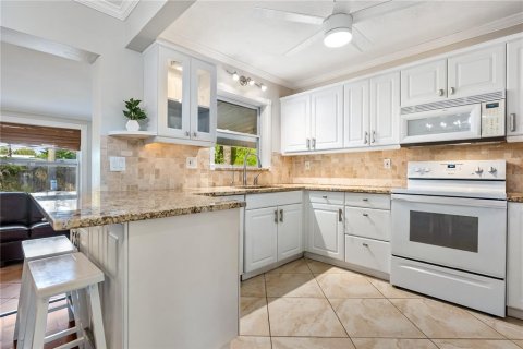 House in Sarasota, Florida 2 bedrooms, 115.85 sq.m. № 1918368 - photo 10